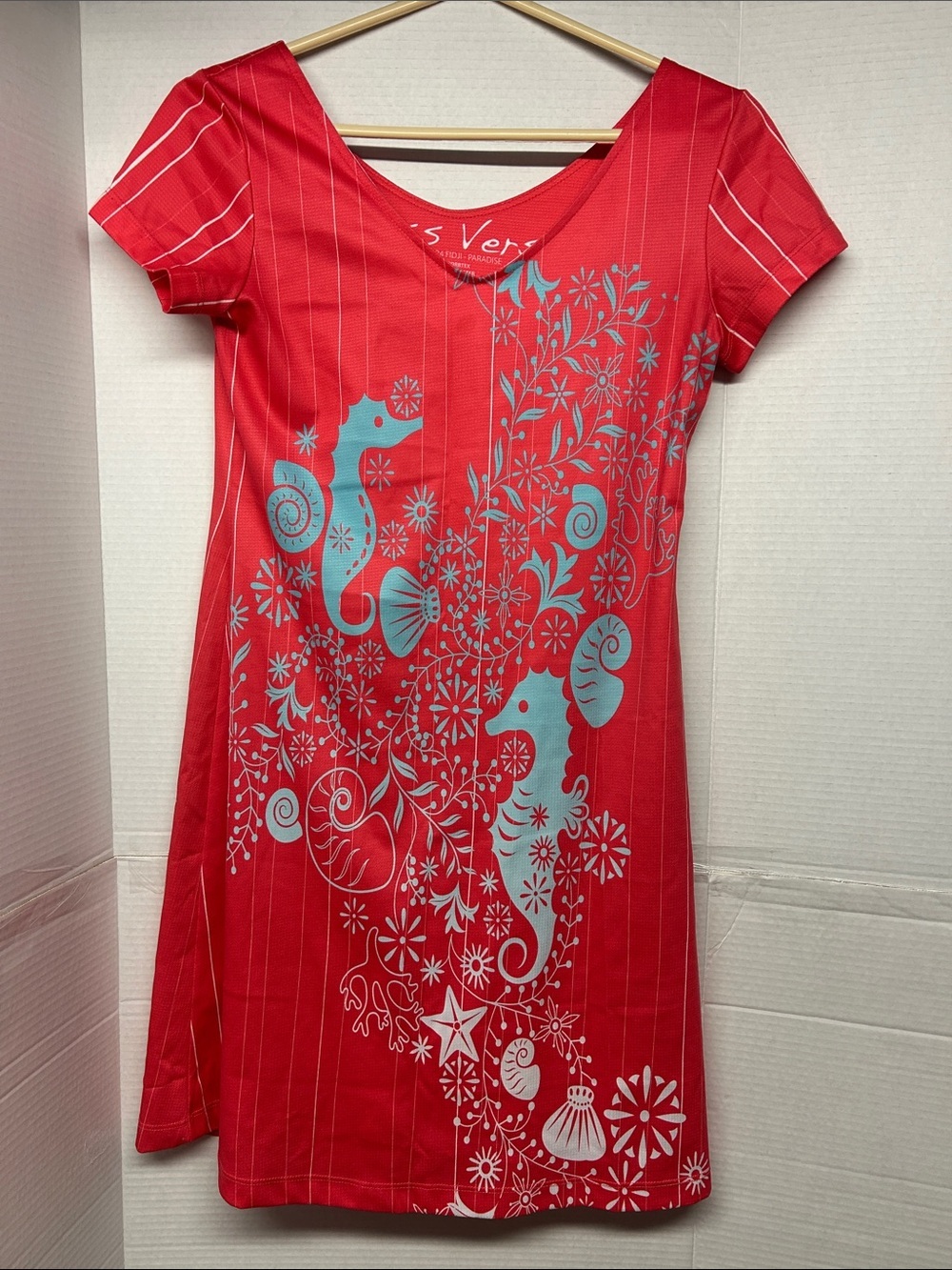 MISS VERSA | beautiful Fidji Paradise des horse lined dresses